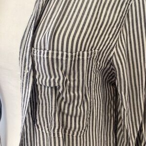 Velvet Heart Grey and White Striped Button Up Shirt Sz M
